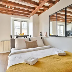 Apartment Cosy And New In The Heart Of, Paris