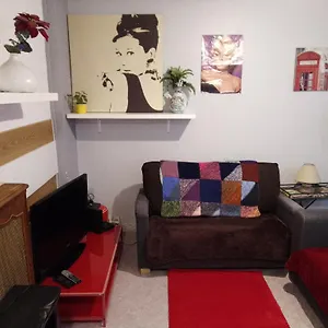 Familial Pour 1 A 5 Personnes De 42m2-accessible Handic - Rez De Chaussee-vues Sur Rue Et Patio Prive - Sejour,chambre Separee,cuisine,salle De Bain,lit Double Et 2 Canape-lit - Entree De La Rue Berzelius-5 Minutes Du Metro Brochant-ligne1 Paris